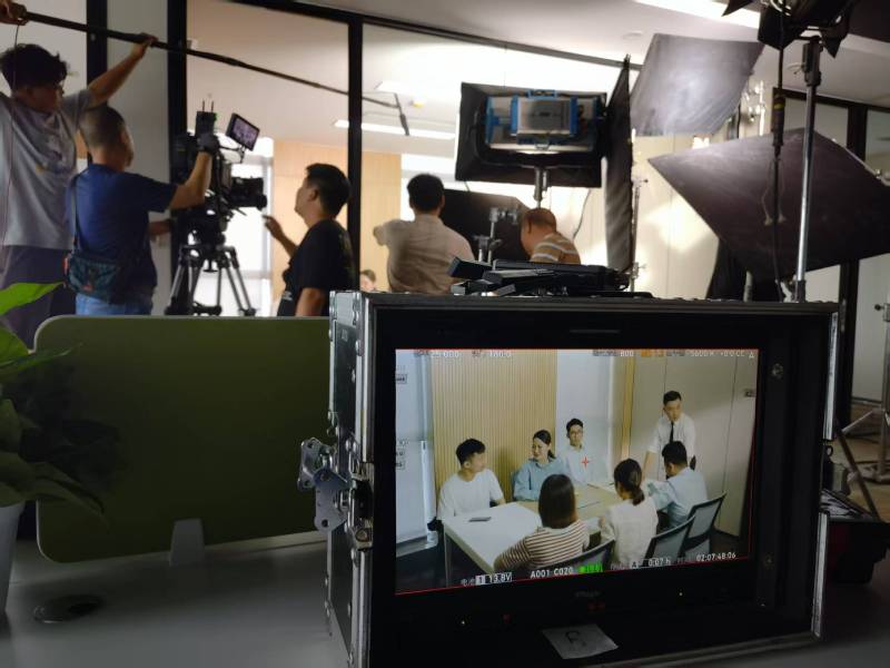 利州区TVC拍摄公司：科技产品视觉化大师，诠释未来感与功能美学